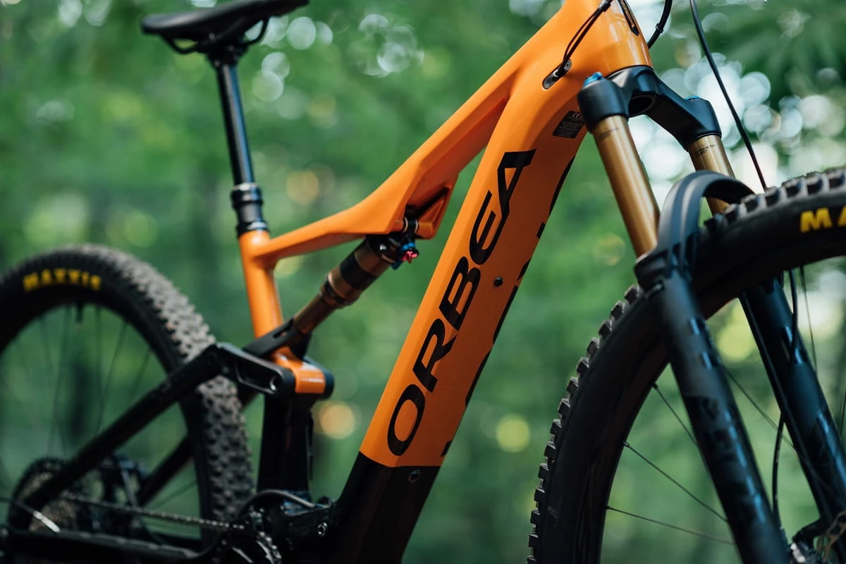 Orbea RISE H10 Leo Orange-Black (Gloss) 3 Orbea RISE H10 Leo Orange-Black (Gloss) – Image 3