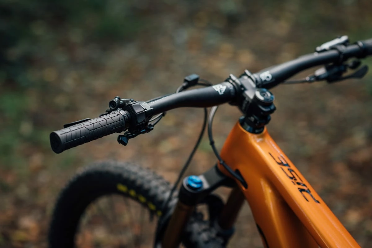 Orbea RISE H10 Leo Orange-Black (Gloss) 2 Orbea RISE H10 Leo Orange-Black (Gloss) – Image 2