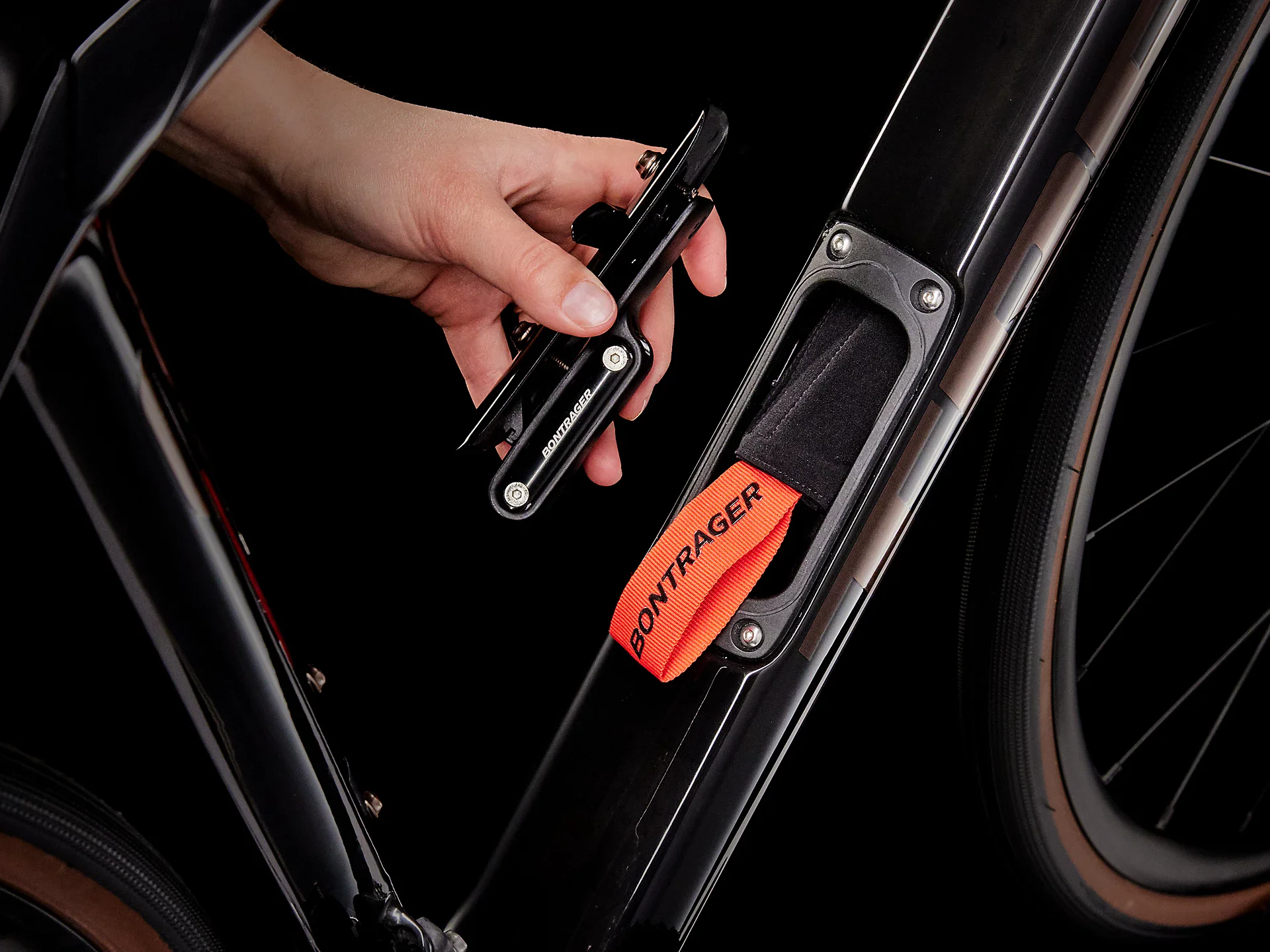 Trek Domane SL 5 Gen 4 Deep Smoke 5 Trek Domane SL 5 Gen 4 Deep Smoke – Image 5