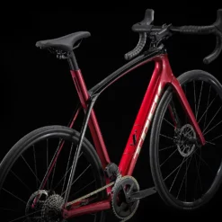 Domane SL 6 ETap Crimson/Trek Black 11 Domane SL 6 ETap Crimson/Trek Black -Vélos de Route Soldes DomaneSL6eTap 22 35028 A Alt1