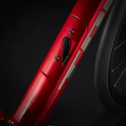 Domane SL 6 ETap Crimson/Trek Black 13 Domane SL 6 ETap Crimson/Trek Black -Vélos de Route Soldes DomaneSL6eTap 22 35028 A Alt2