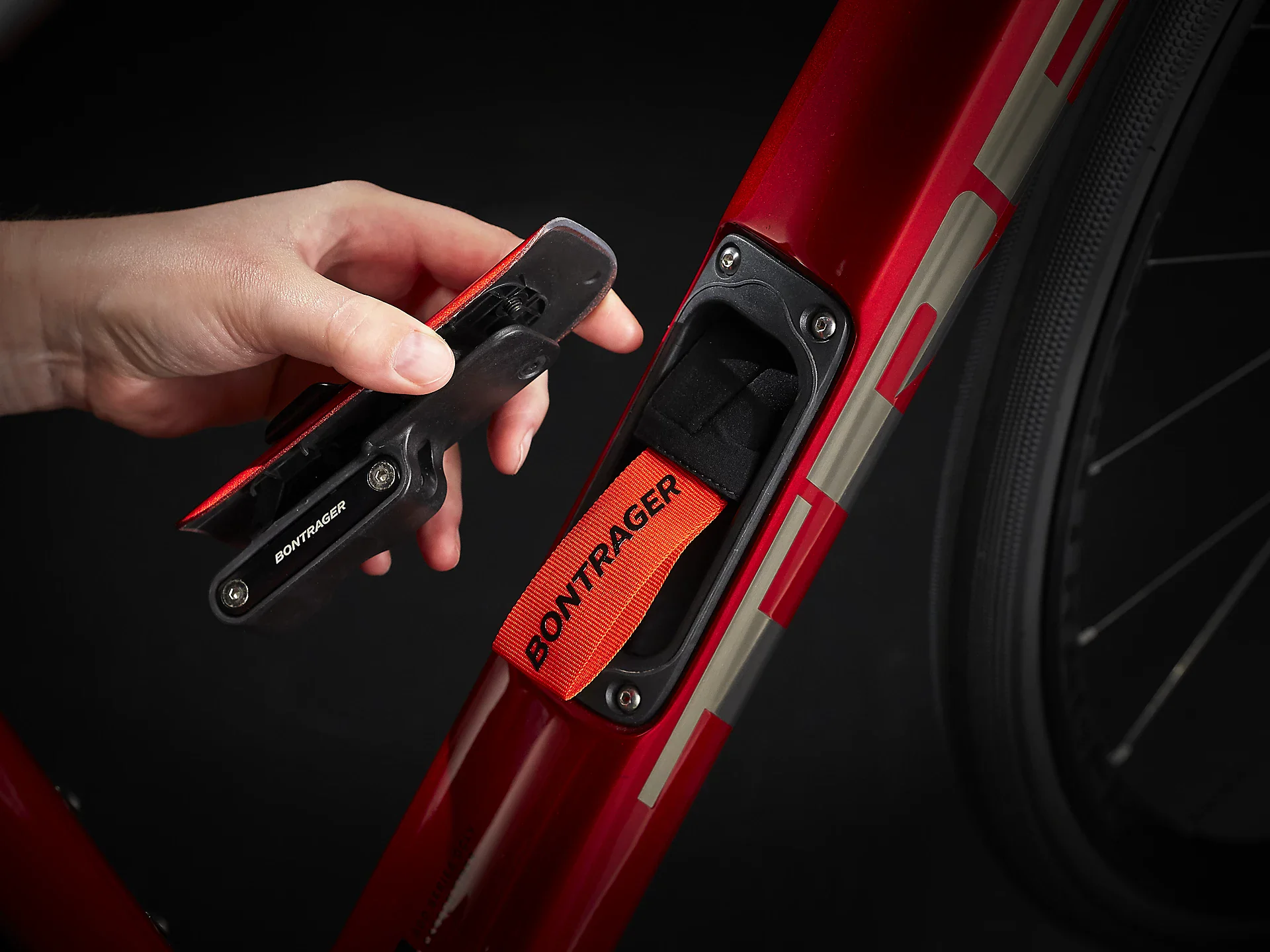 Domane SL 6 ETap Crimson/Trek Black 6 Domane SL 6 ETap Crimson/Trek Black – Image 6