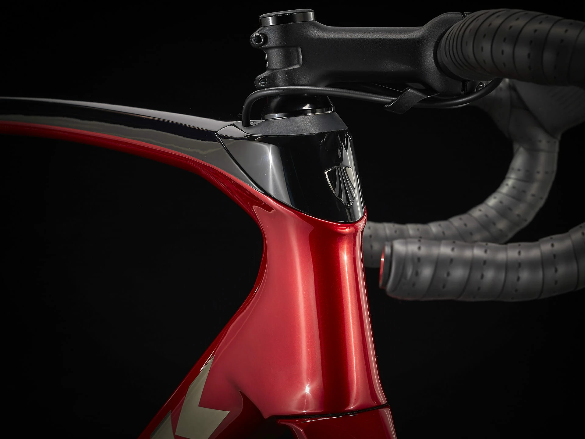 Domane SL 6 ETap Crimson/Trek Black 8 Domane SL 6 ETap Crimson/Trek Black – Image 8