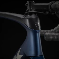 Domane SL 6 ETap Satin Dark Aquatic/Satin Trek Black 17 Domane SL 6 ETap Satin Dark Aquatic/Satin Trek Black -Vélos de Route Soldes DomaneSL6eTap 22 35028 B Alt4