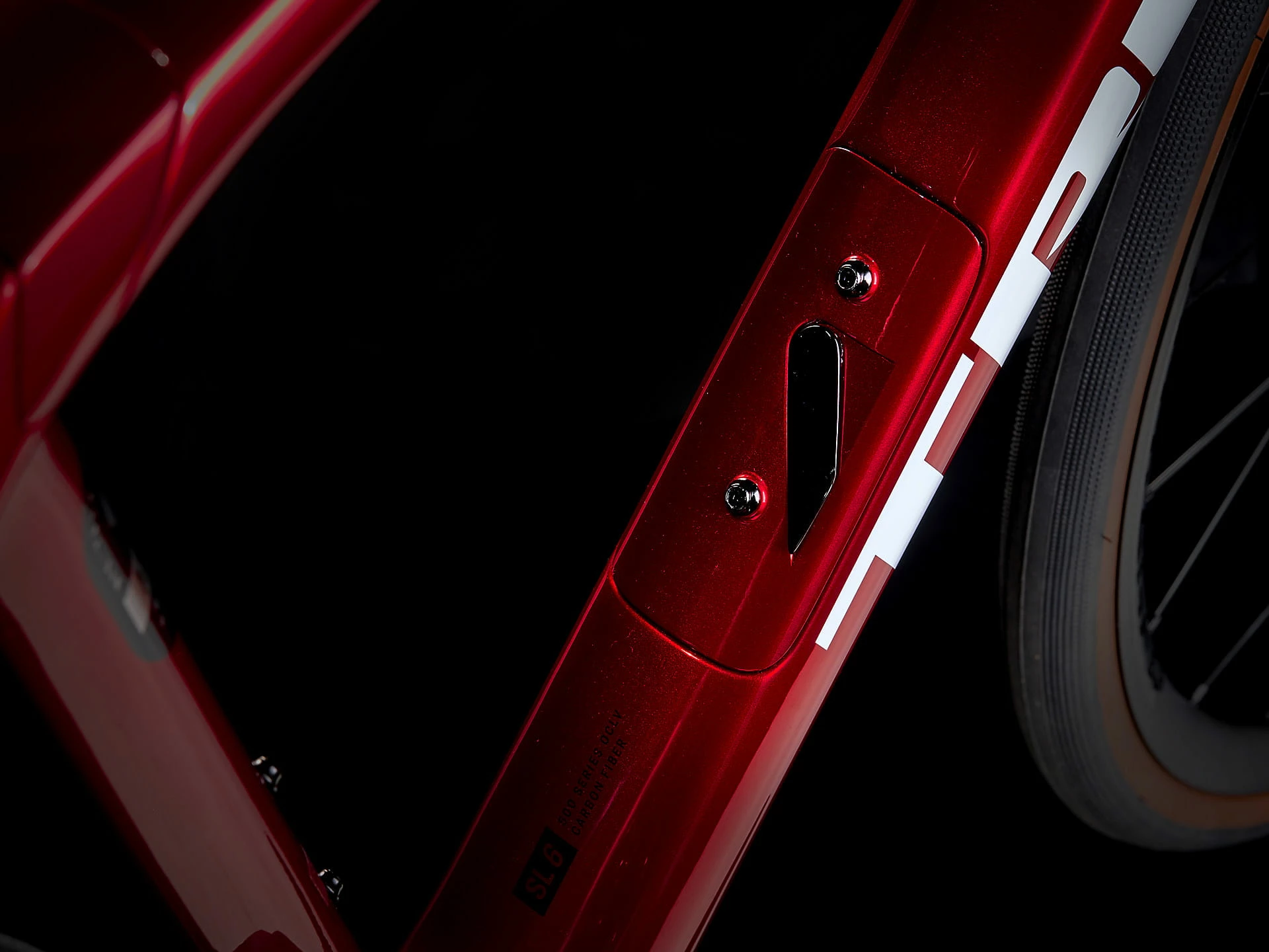 Trek Domane SL 6 ETap Gen 4 Crimson 4 Trek Domane SL 6 ETap Gen 4 Crimson – Image 4