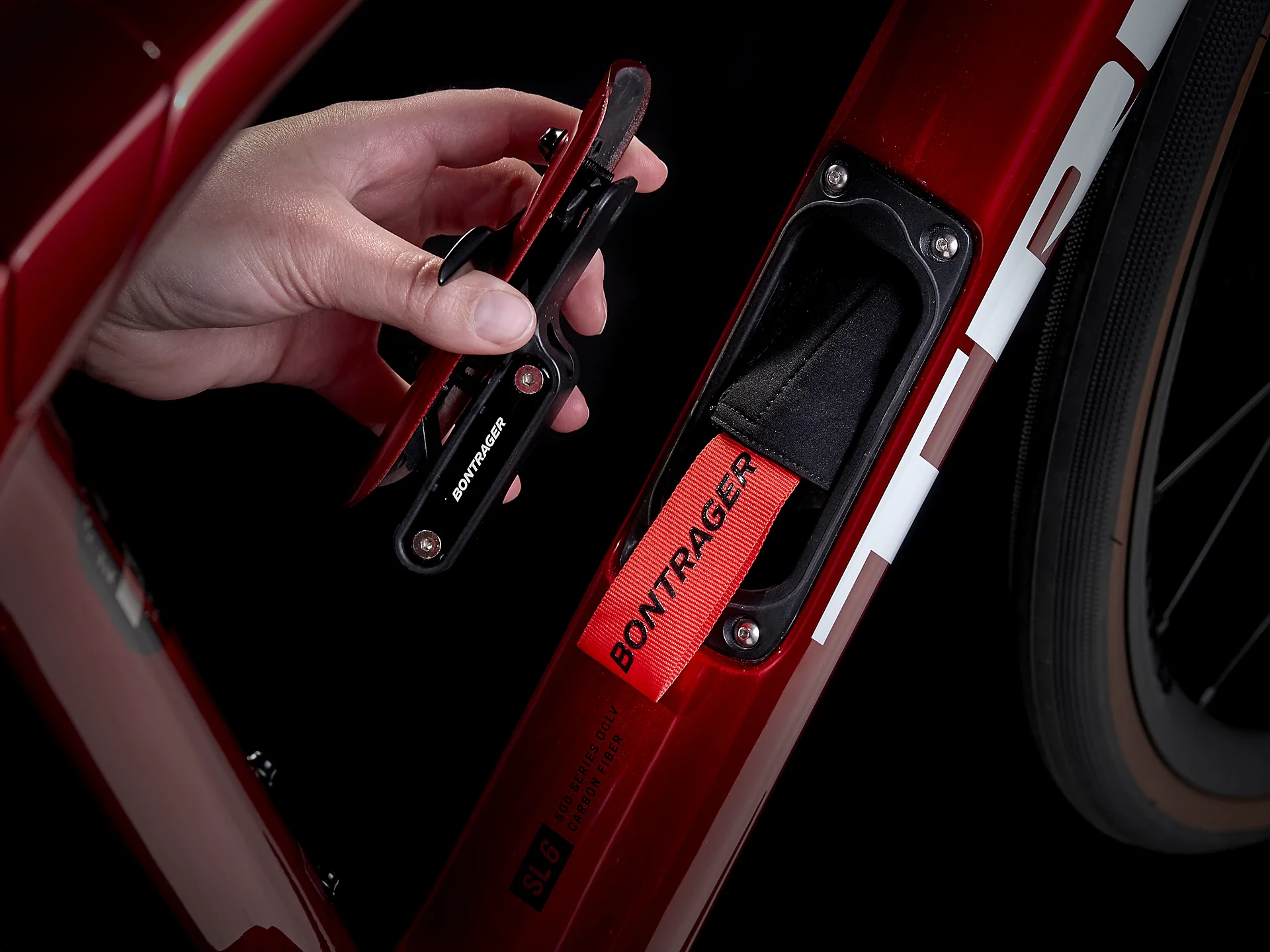 Trek Domane SL 6 ETap Gen 4 Crimson 5 Trek Domane SL 6 ETap Gen 4 Crimson – Image 5