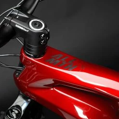 Haibike AllMtn CF 12 MTB Fully - Gloss Matte Dyn Red Black 15 Haibike AllMtn CF 12 MTB Fully - Gloss Matte Dyn Red Black -Vélos de Route Soldes Haibike MY22 Detail Top Tube AllMtn CF 12